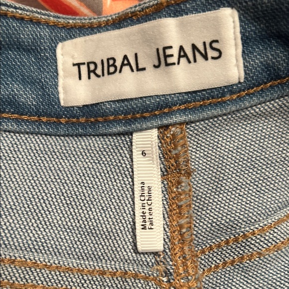 Tribal Jeans Audrey Denim Shorts with Navy Embroidery - Picture 3 of 3